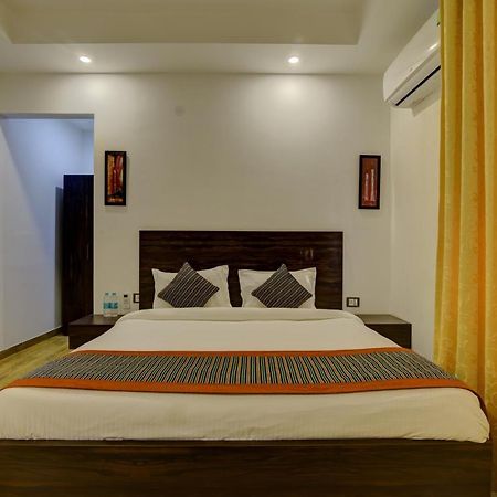 Country Inn Hotels & Resorts Vrindāvan 外观 照片