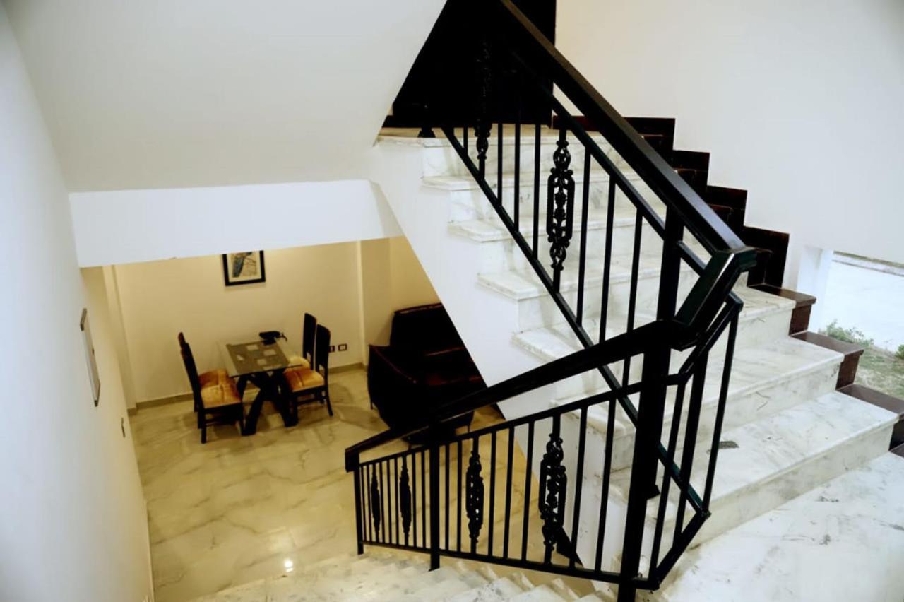 Country Inn Hotels & Resorts Vrindāvan 外观 照片