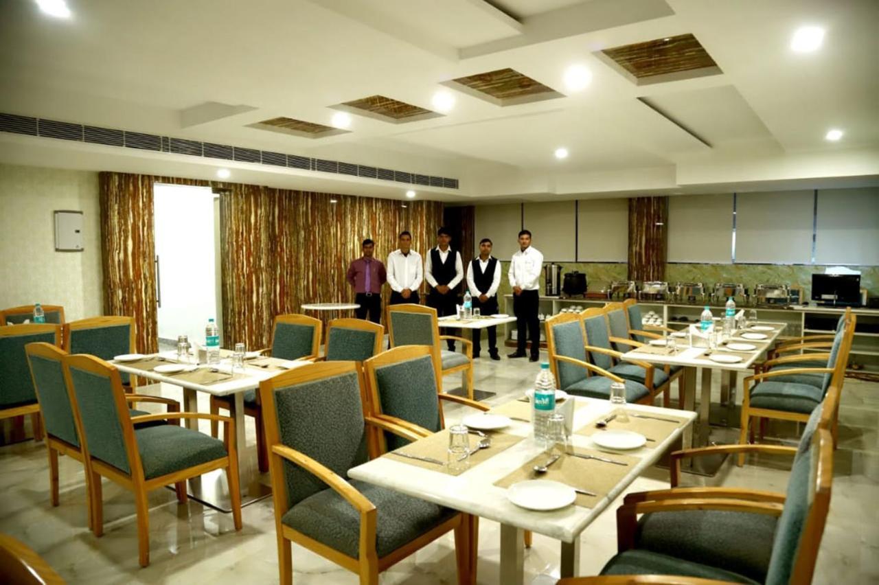 Country Inn Hotels & Resorts Vrindāvan 外观 照片