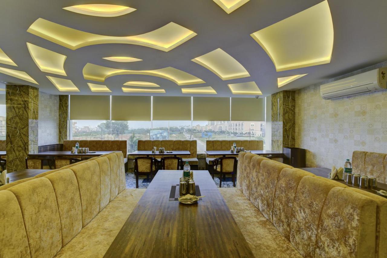 Country Inn Hotels & Resorts Vrindāvan 外观 照片