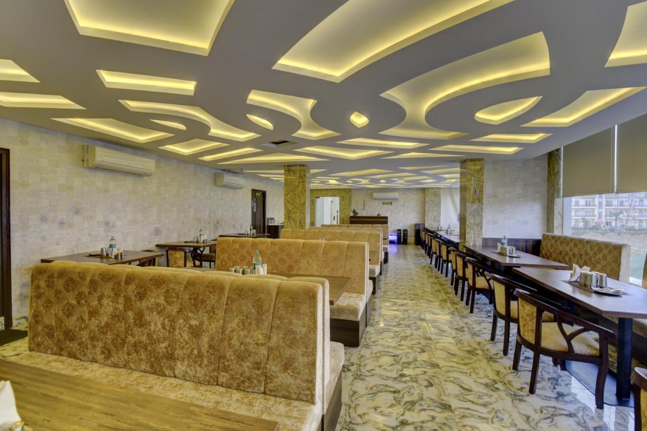 Country Inn Hotels & Resorts Vrindāvan 外观 照片