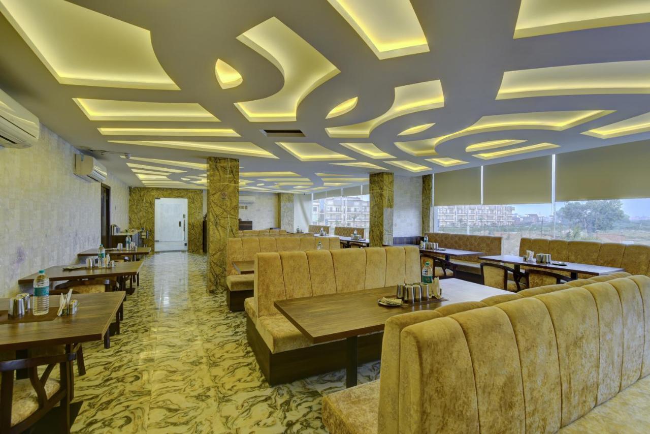Country Inn Hotels & Resorts Vrindāvan 外观 照片