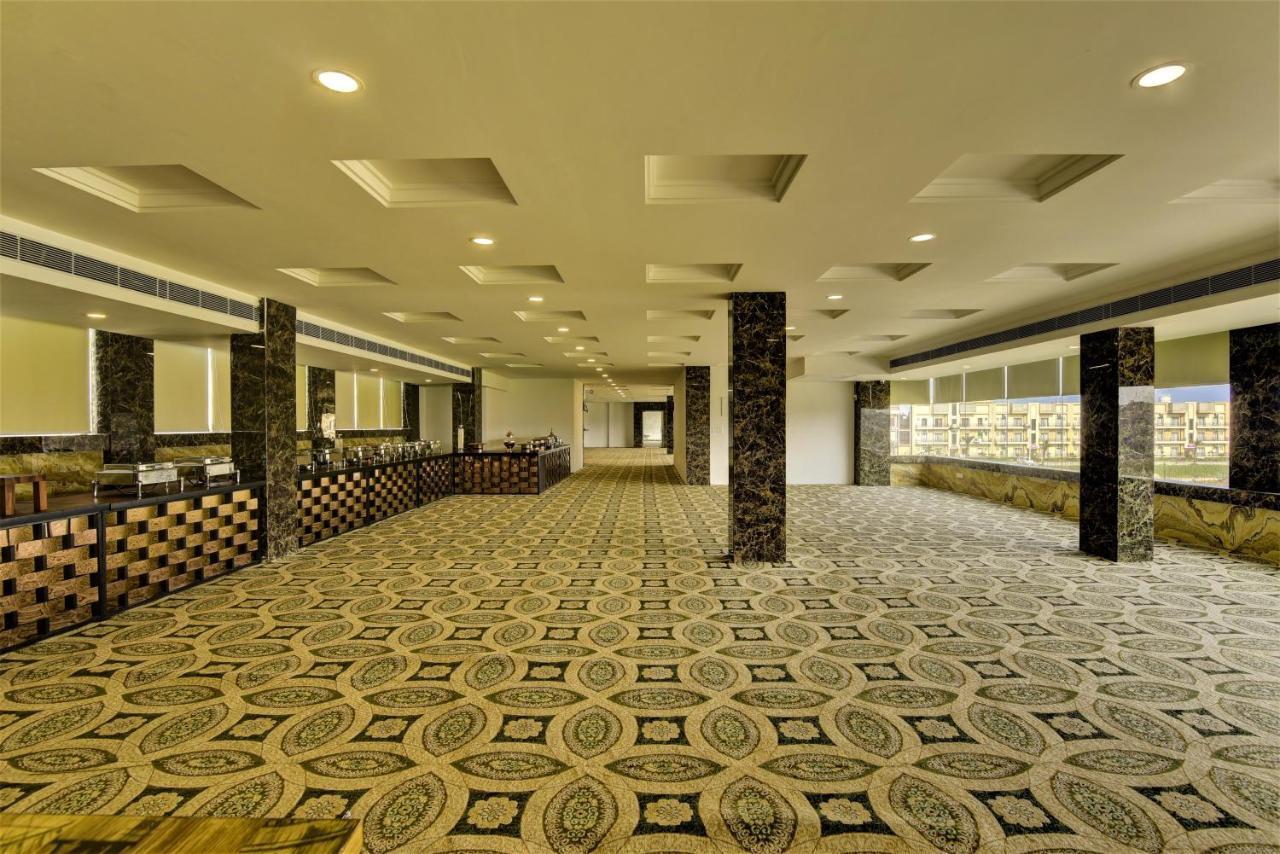 Country Inn Hotels & Resorts Vrindāvan 外观 照片