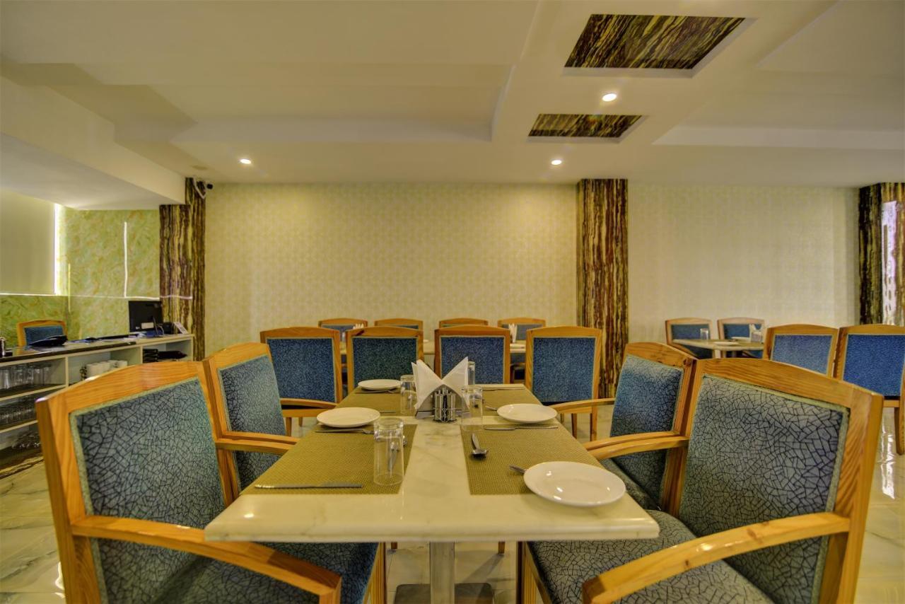 Country Inn Hotels & Resorts Vrindāvan 外观 照片