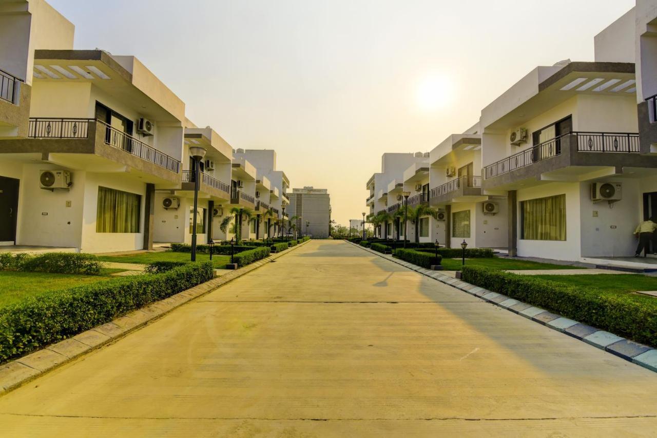 Country Inn Hotels & Resorts Vrindāvan 外观 照片