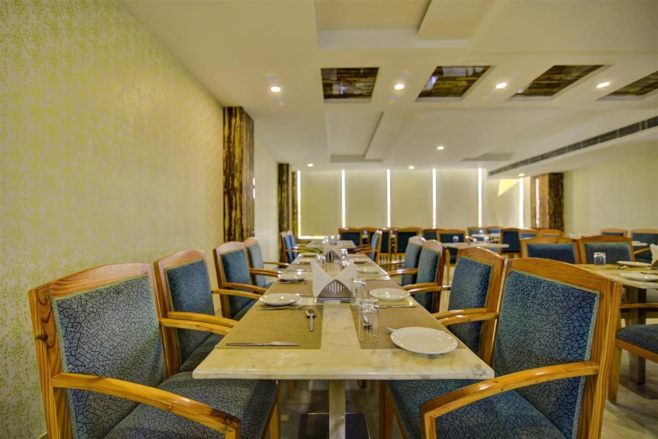Country Inn Hotels & Resorts Vrindāvan 外观 照片